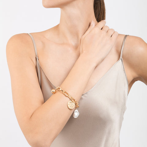 Pearl and Charm Link Bracelet with Oversized Lock gold