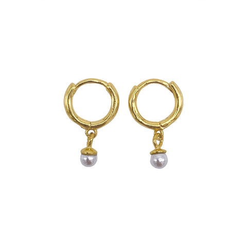 Huggie Earrings with Pearl gold