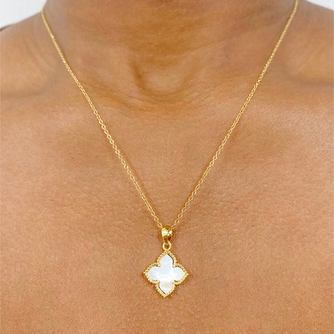 Flower White Mother of Pearl Necklace gold